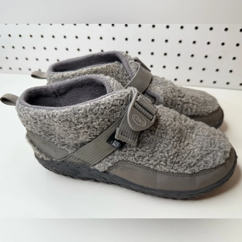 Chaco Kids Ramble Fluff Slippers Gray Size 5.5 Casual Loungewear Cozy Cabincore